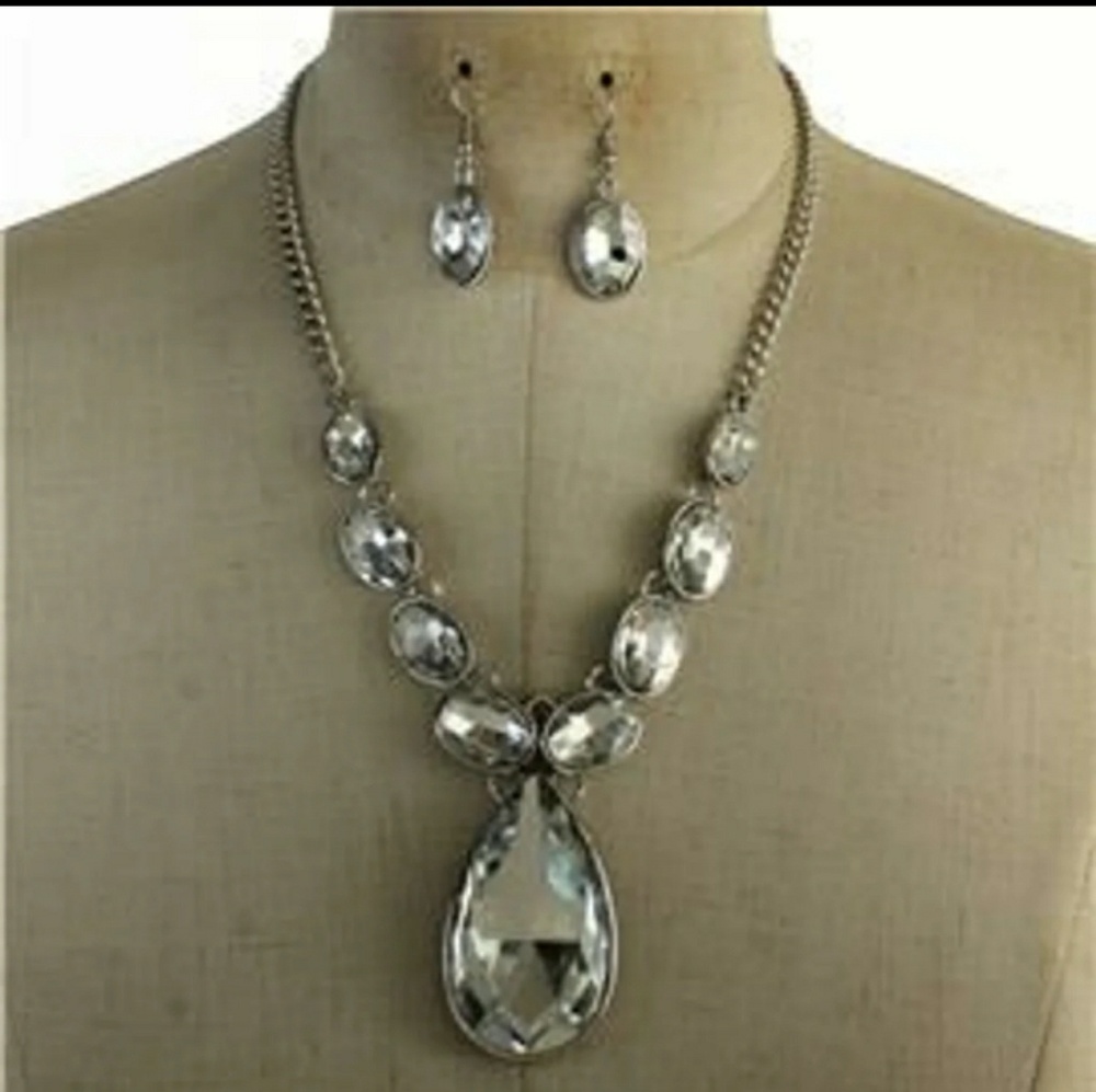 Crystal Teardrop Necklace Set